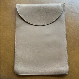 Cuyana Convertible Leather Laptop Sleeve 13-14-inch (Cappuccino/Ecru)